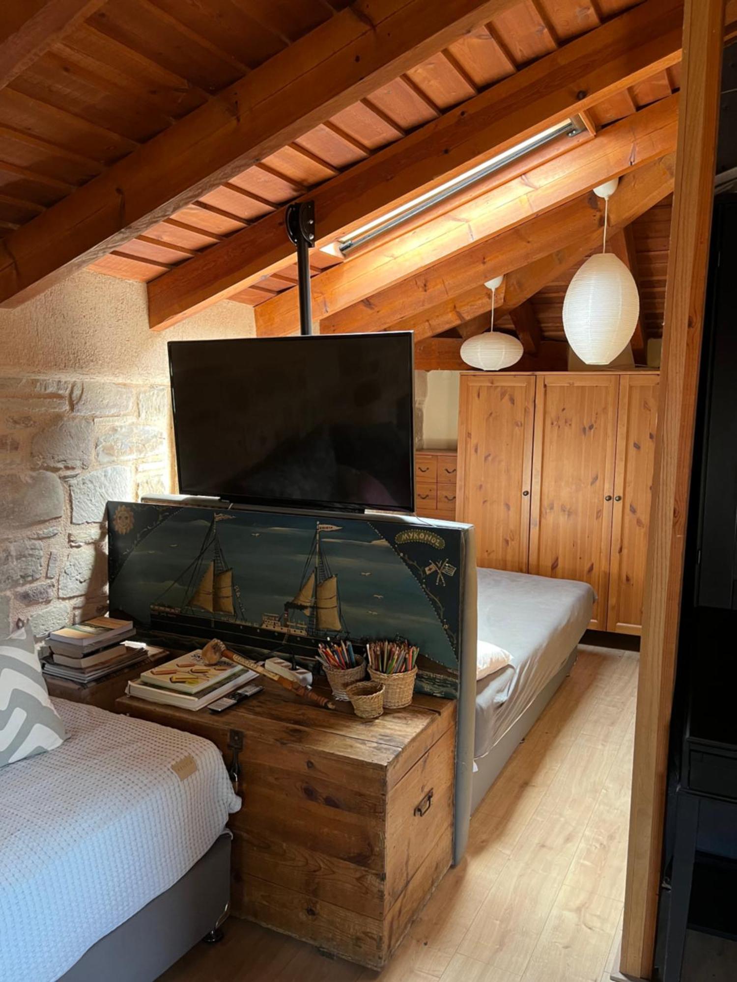 Beautiful 2nd Floor Penthouse For Young Travelers Chios Town